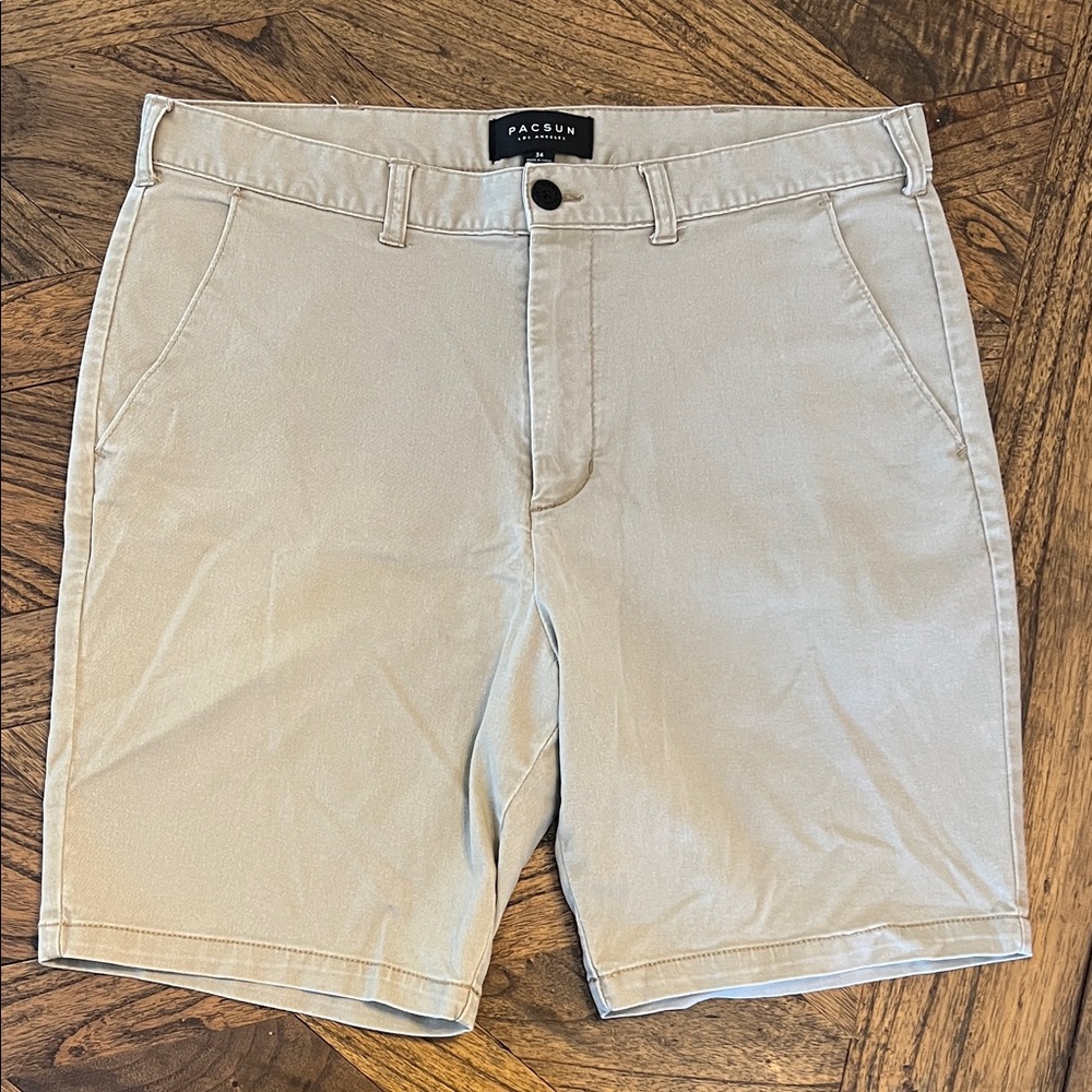 PacSun Men's Light Tan Khaki Flat Front Shorts with pockets, size 34, 8” inseam